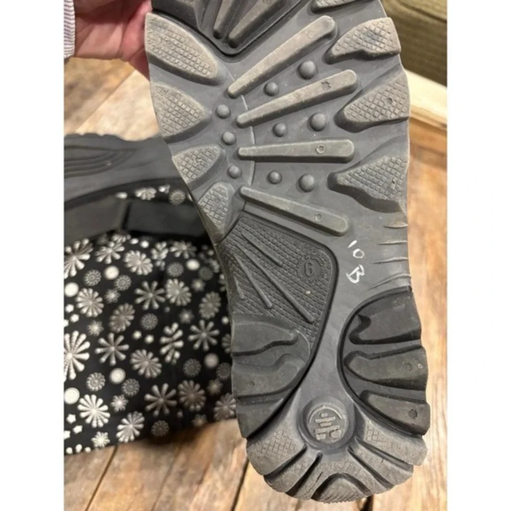 Kamik‎ black white snowflake design winter snow boots